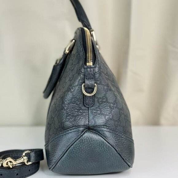 Gucci GG Logo Printed Black Leather Shoulder Bag with Classic Design - Picture 2 of 10